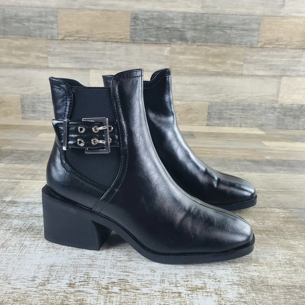Steve Madden Treaty Womens Bootie Boots Sz 7.5 Black Buckled Leather Ankle Zip